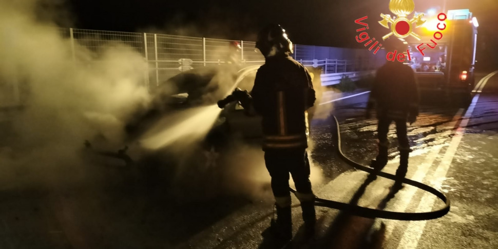 Corigliano Rossano, two other vehicles on fire. The trail of malicious origin is being pursued