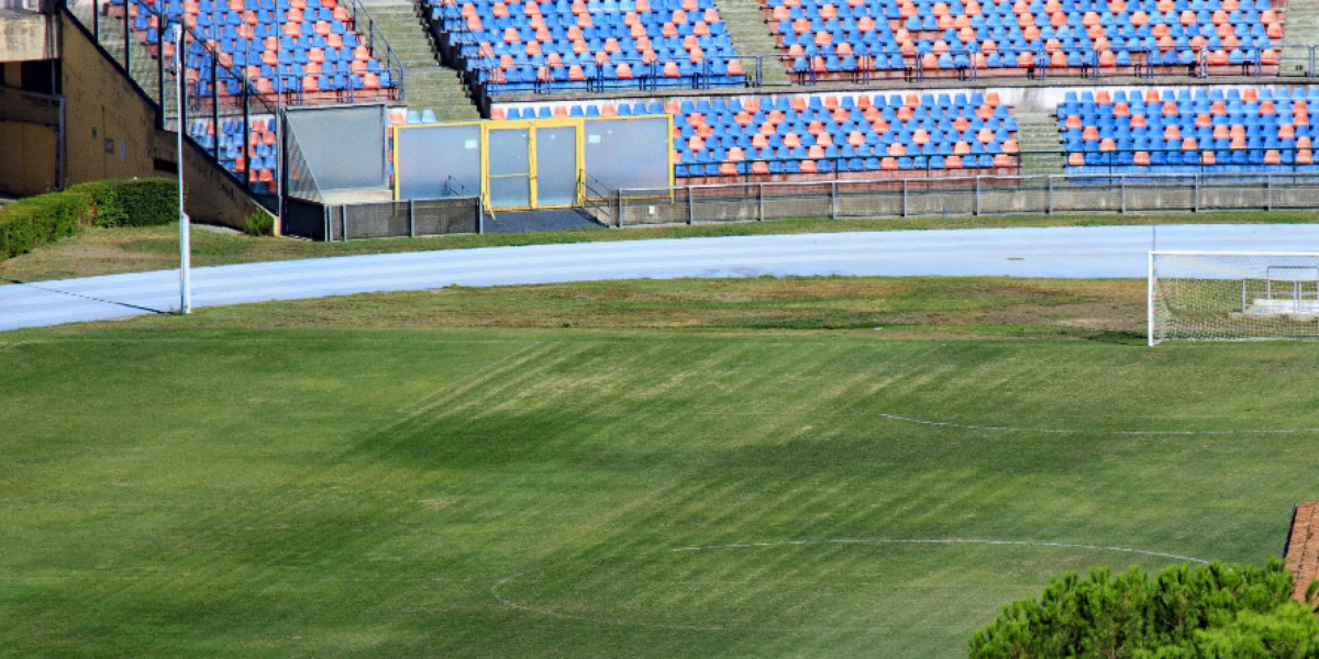 Cosenza, that's not how it goes. Meanwhile, work has begun at the "Marulla" stadium