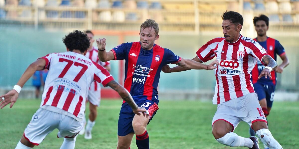 Crotone, 2-2 with regrets: they go two goals down, then equalize thanks to Veltri-Brignola and come close to winning