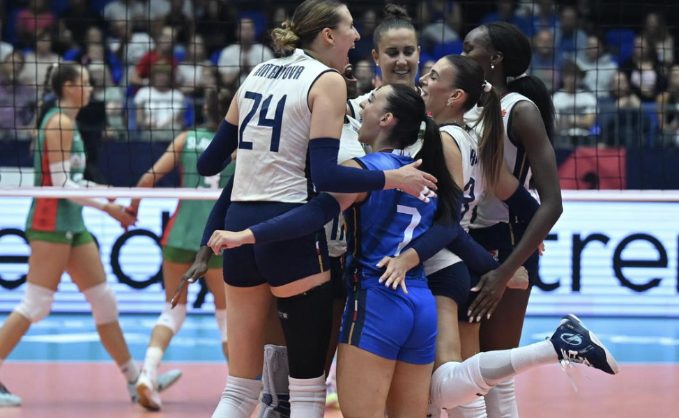Europeans, Velasco's Italvolley leaves only crumbs to Bulgaria (25-18, 25-13, 25-13). Sweden is in the quarterfinals