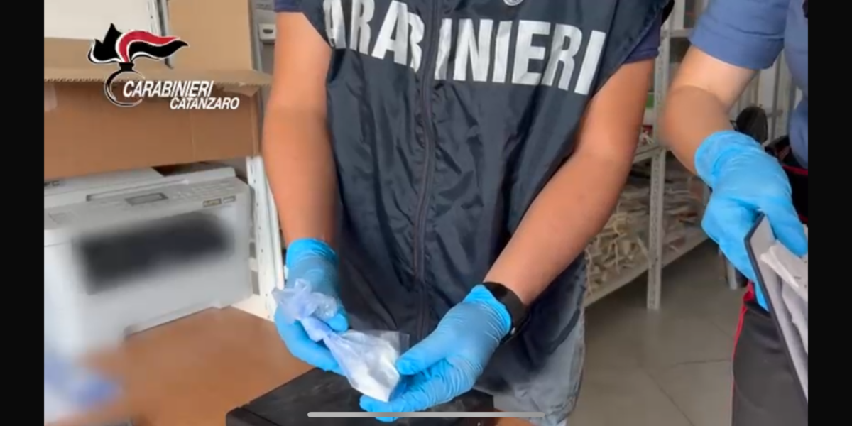 Falerna, 70 grams of cocaine thrown while running: 42-year-old arrested
