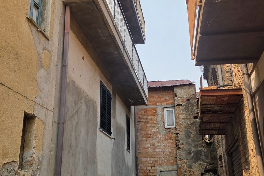 Falls from the second floor. Unharmed young woman in Seminara