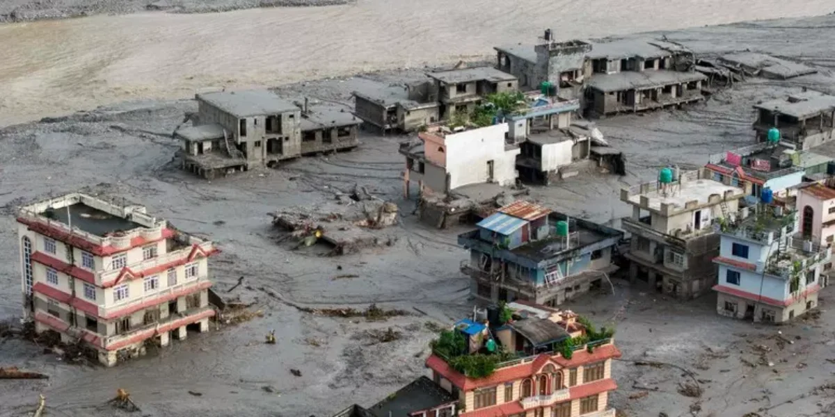 Flood between Tibet and Nepal: the cause is the collapse of a glacier. Who are the 3 missing Italians?