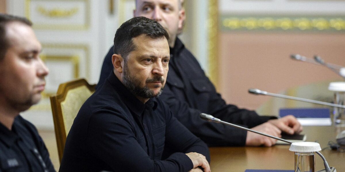 Kiev: "Ready to compromise". Moscow hopes for trilateral talks soon. Zelensky's plane almost hit by a drone
