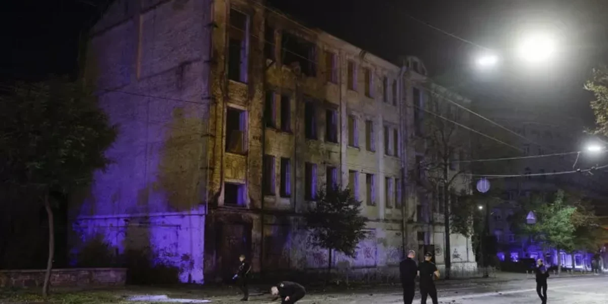 Kiev, strong explosions in the night: fire in a building, rocket fragments in the courtyard of a house