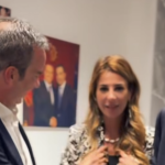 «Matilde, how are you dressed this evening?», after Roscioli's success she plays down with Siracusano in the FI VIDEO headquarters