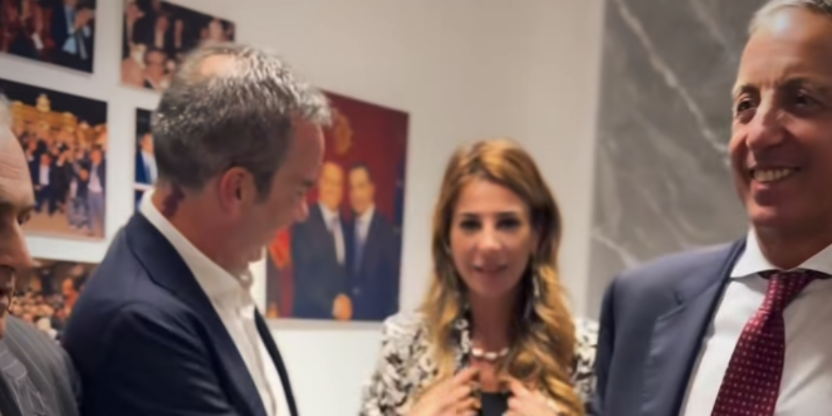 «Matilde, how are you dressed this evening?», after Roscioli's success she plays down with Siracusano in the FI VIDEO headquarters