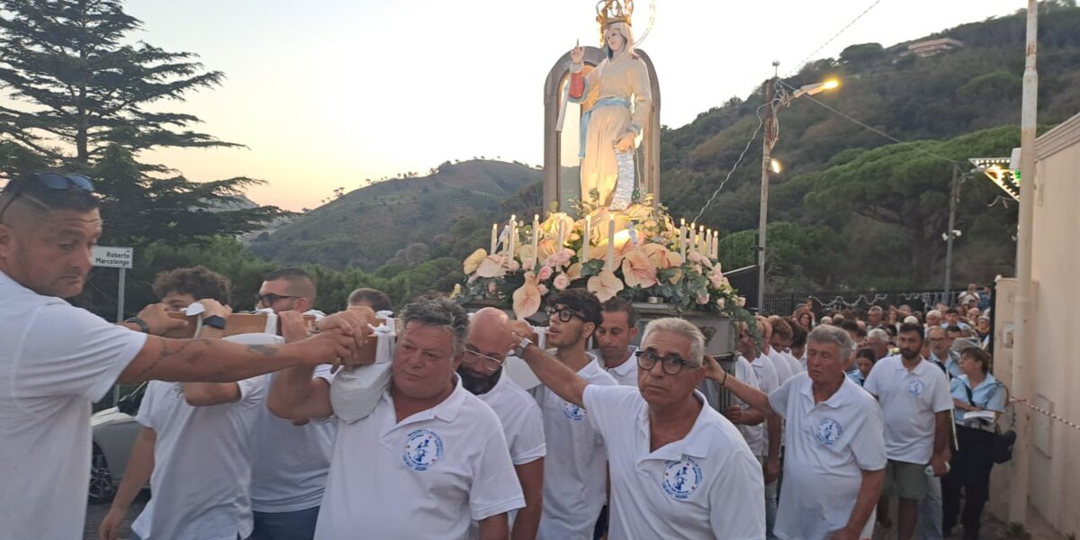 Messina, Curcuraci renews its devotion: the Madonna dei Bianchi in procession PHOTO