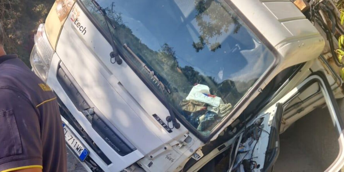 Messina Servizi, vehicle overturns in Rodia. The cry of the unions: "Stop unsafe vehicles and dangerous routes"