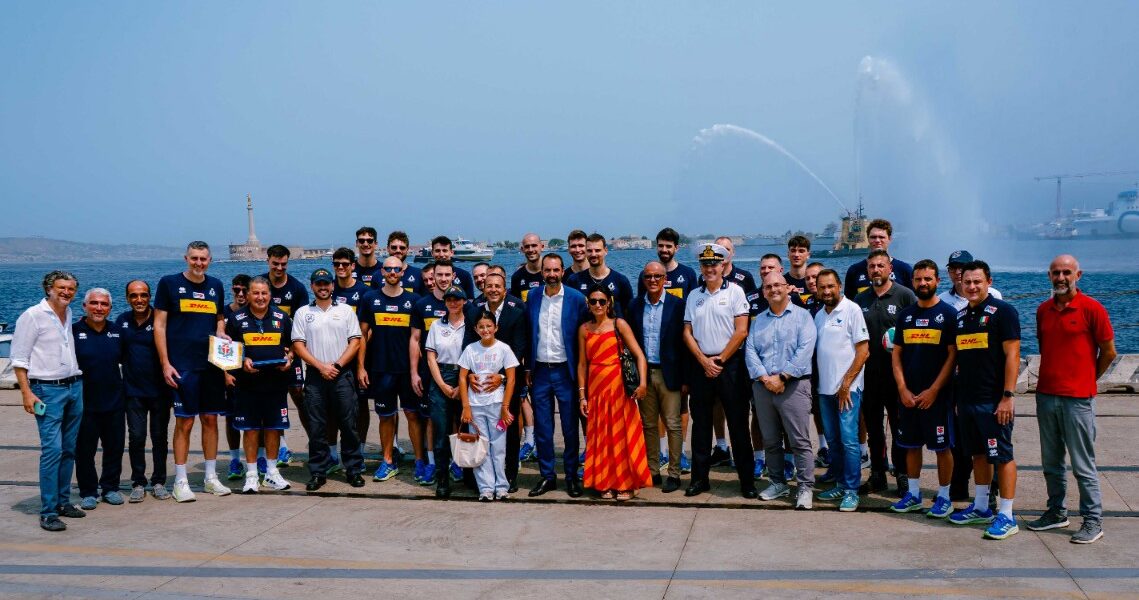 Messina embraces Italvolley. Tonight the match against Cuba