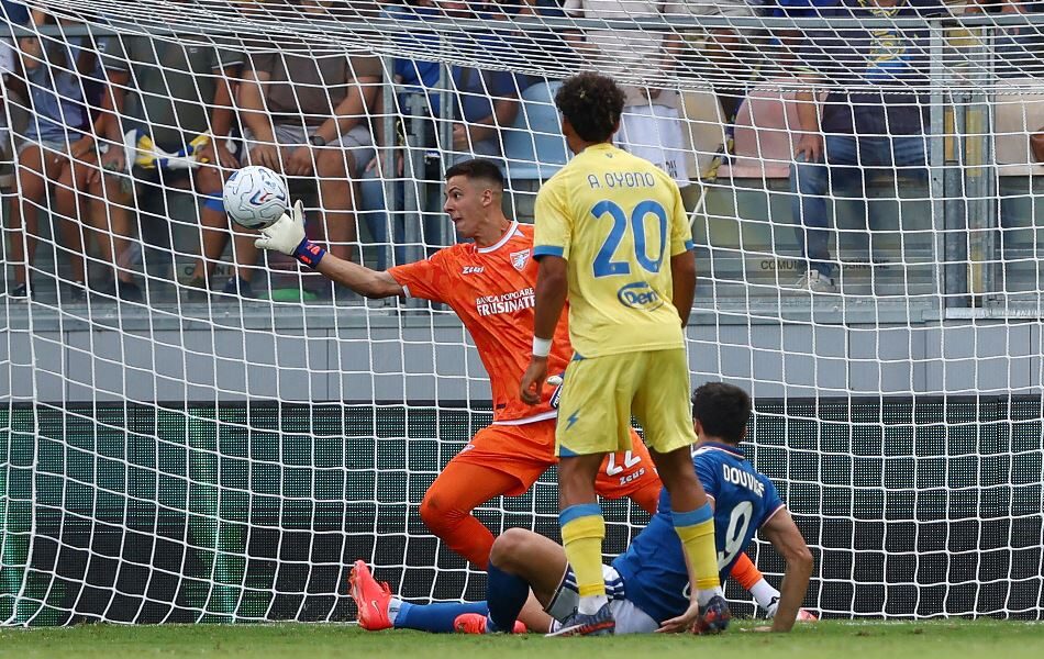 Palmisani is monstrous, Frosinone does the... Como: first disappointment for Fabregas. Parma beats Genoa