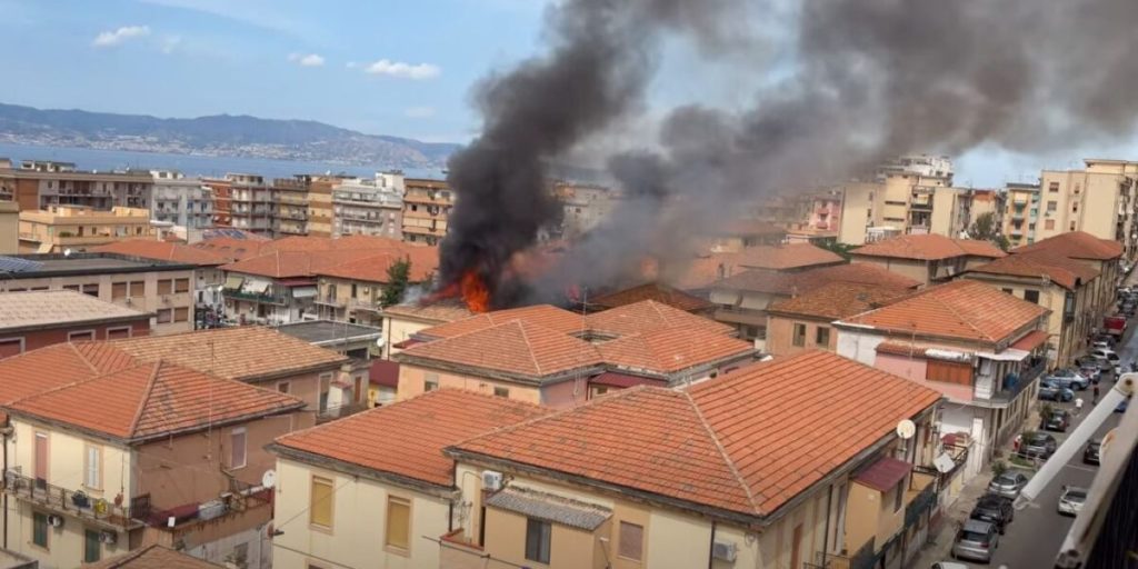 Reggio Calabria, fire in a house in via Esperia. Fear among residents