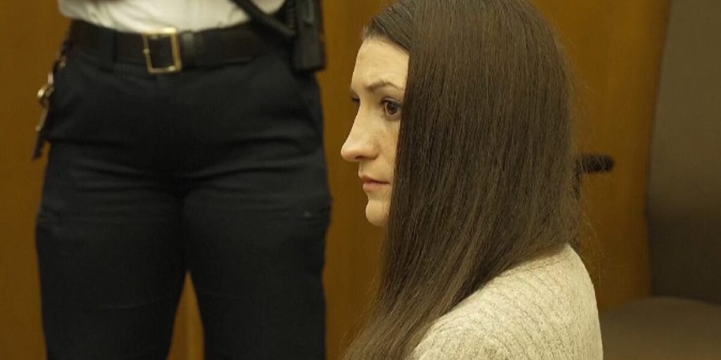 She killed her three children, one juror out of 12 denies her acquittal: trial canceled for Lindsay Clancy