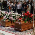 The last farewell to the victims of Pistunina, Rosa's son: "You were our beacons". Basile: "Messina wounded awaits answers"