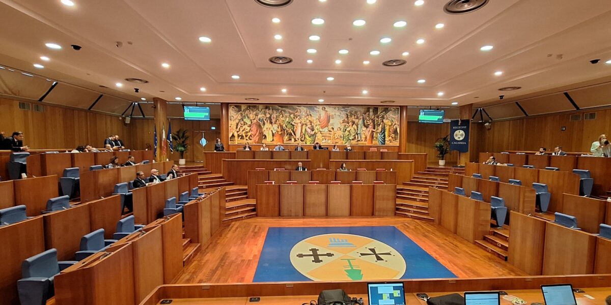 Two months of stoppage for the Regional Council. The vote in Reggio "holds back" everything else