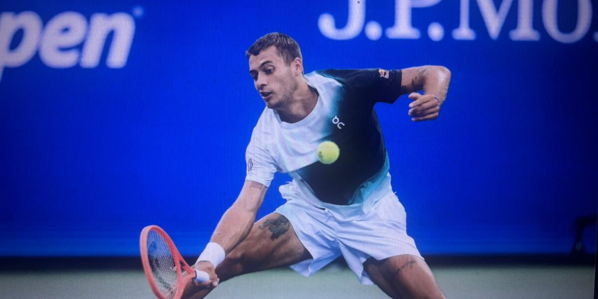 US Open, Cobolli marathon. First they go 2-0 down, then the sensational comeback against Comesana. Bellucci also advances