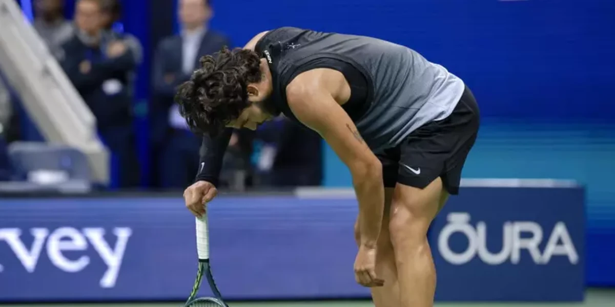 Us Open, Shelton wins an epic battle with Alcaraz. The Spaniard vomits into the towel