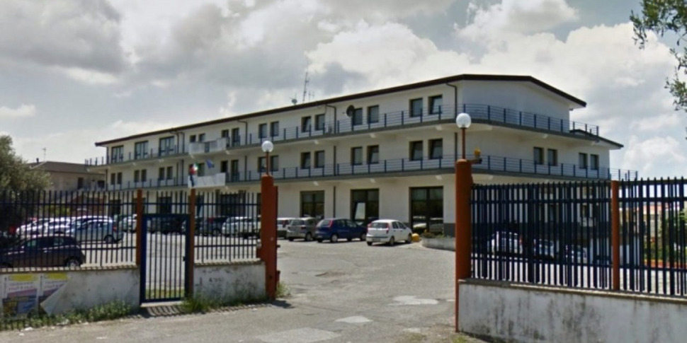 Vibo, students and teachers of "Murmura" sent home due to the presence of mice at school