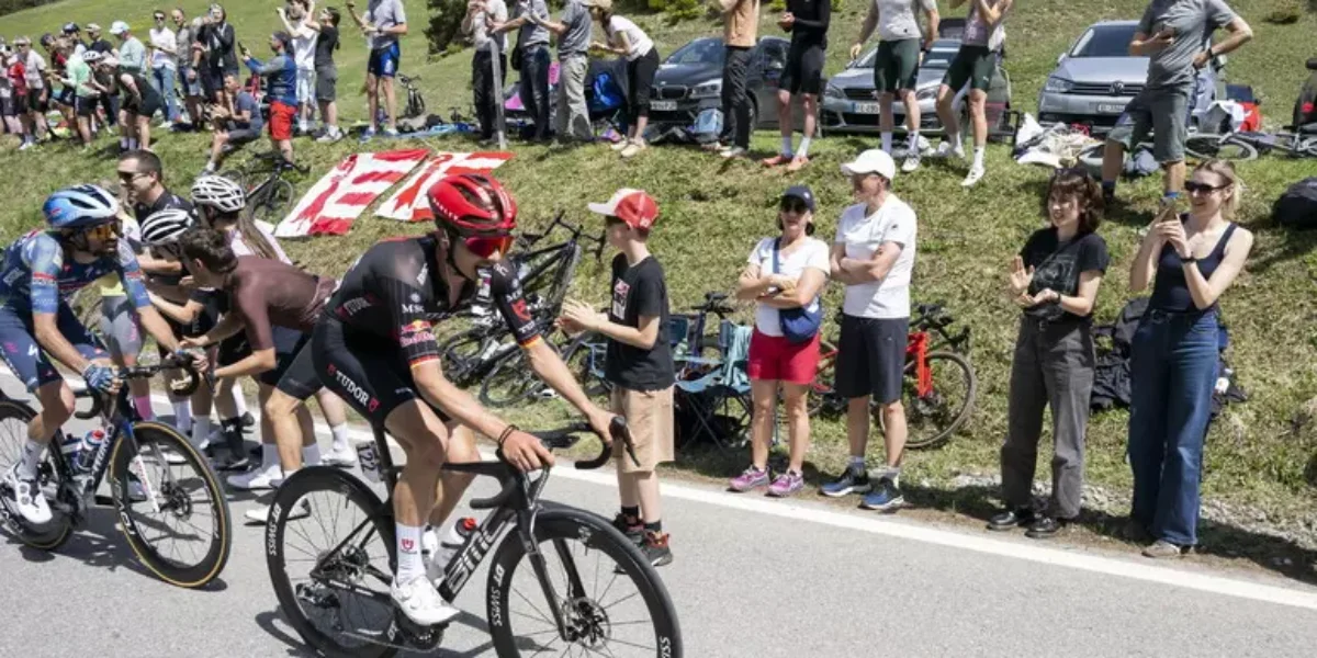Vuelta 2026, Brenner wins on the Sierra de La Pandera. Mas gains on Roglic