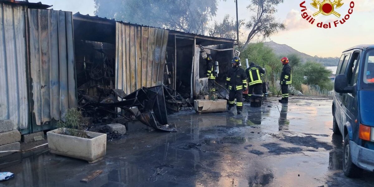 Vulcano, fire inside a naval workshop: there are no injuries