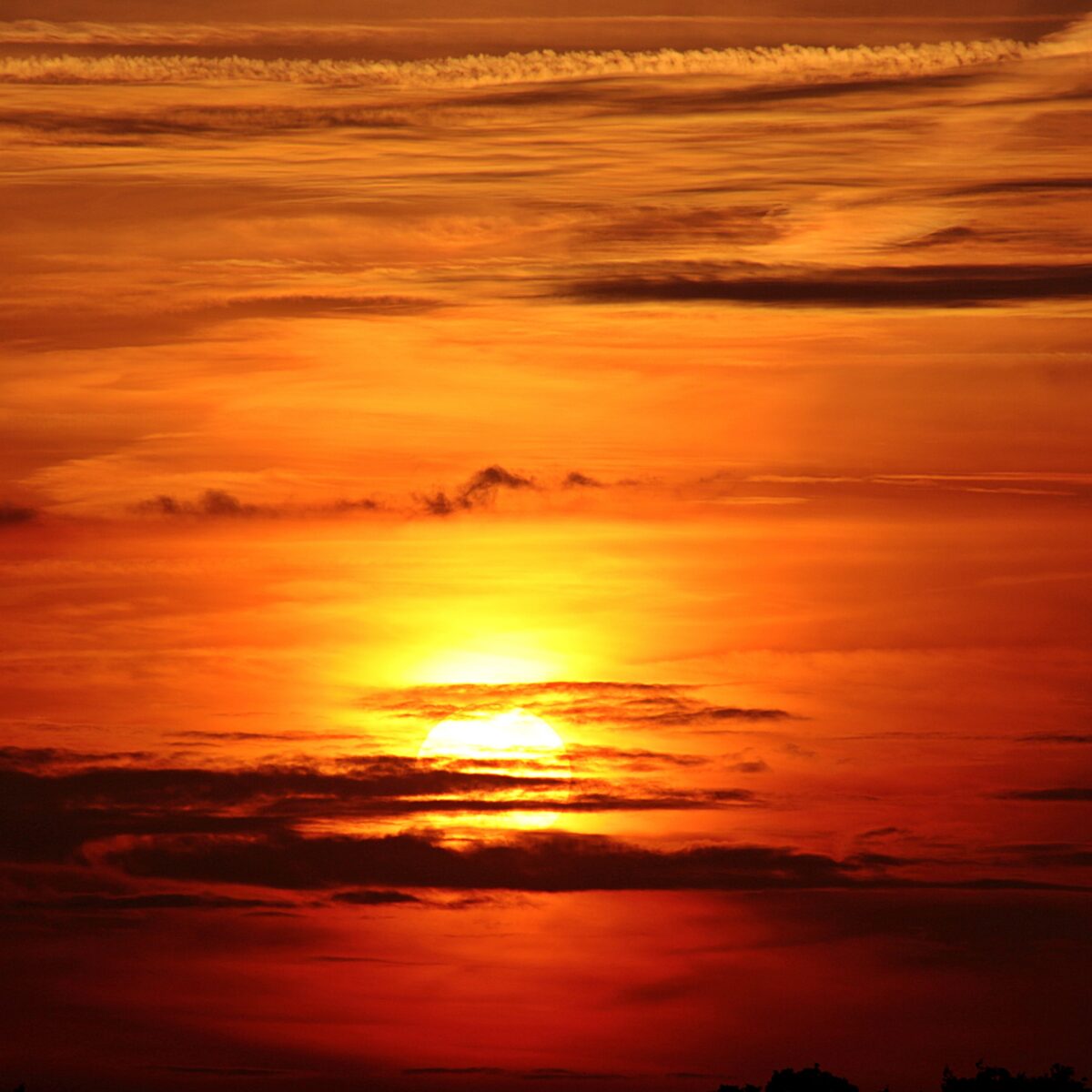 Sun, clouds, heat