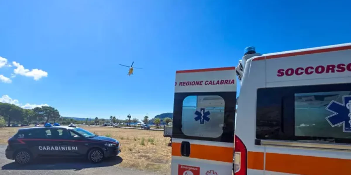 Worker falls into a canal while working, injured in Praia a Mare