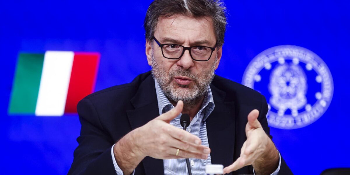 Maneuver, 29 billion deviation and less space for defense. Giorgetti to allies: "a little more cautious" approach