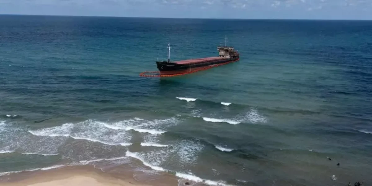 Bulgaria: "Two ships hit by drones on the Black Sea coast". One sank, the crew missing