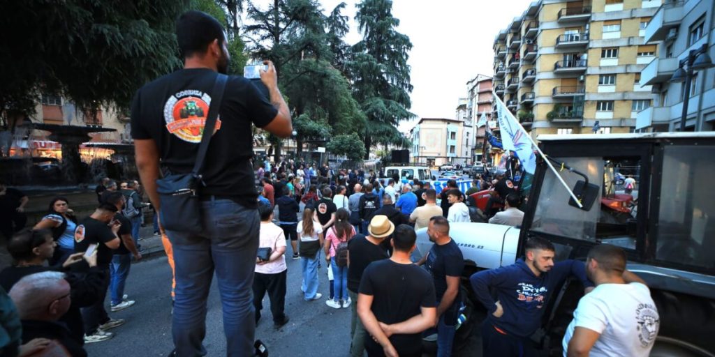 The high cost of living revolt in Cosenza. In the square those who don't want to give up