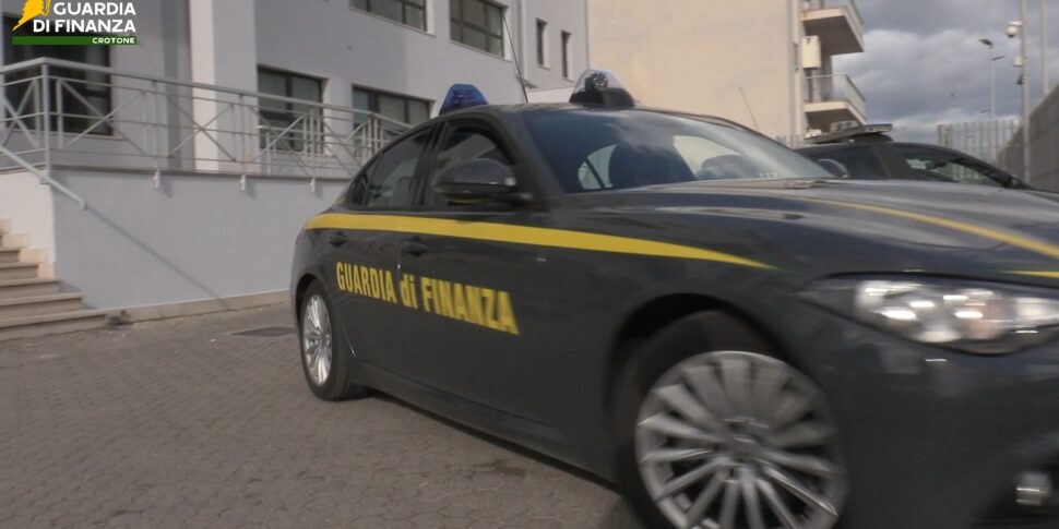 Controlled tenders and cash bribes between Crotone and Lamezia, the network of corruption in healthcare revealed: 13 suspects THE NAMES