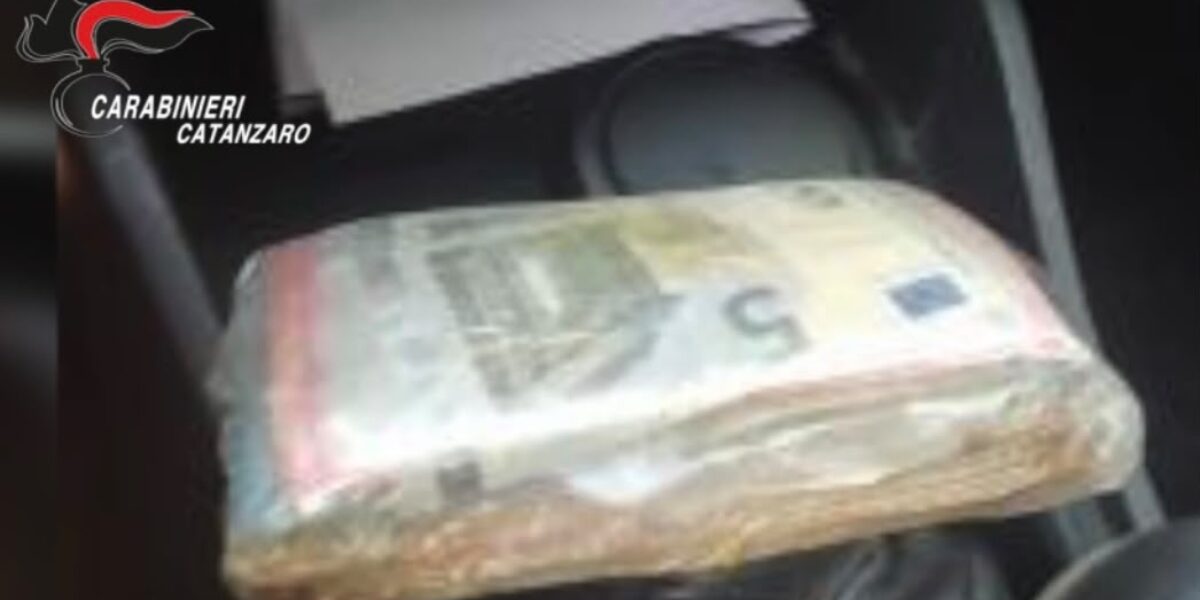 The drug depot in Cortale, the cocaine purchased in Locride and the photos of the bundles of banknotes: all the background to the "Sociale Card" investigation