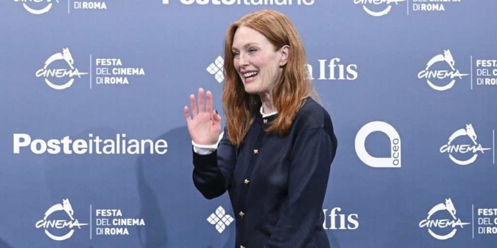 Julianne Moore: "I'm an actress, but I love being invisible"
