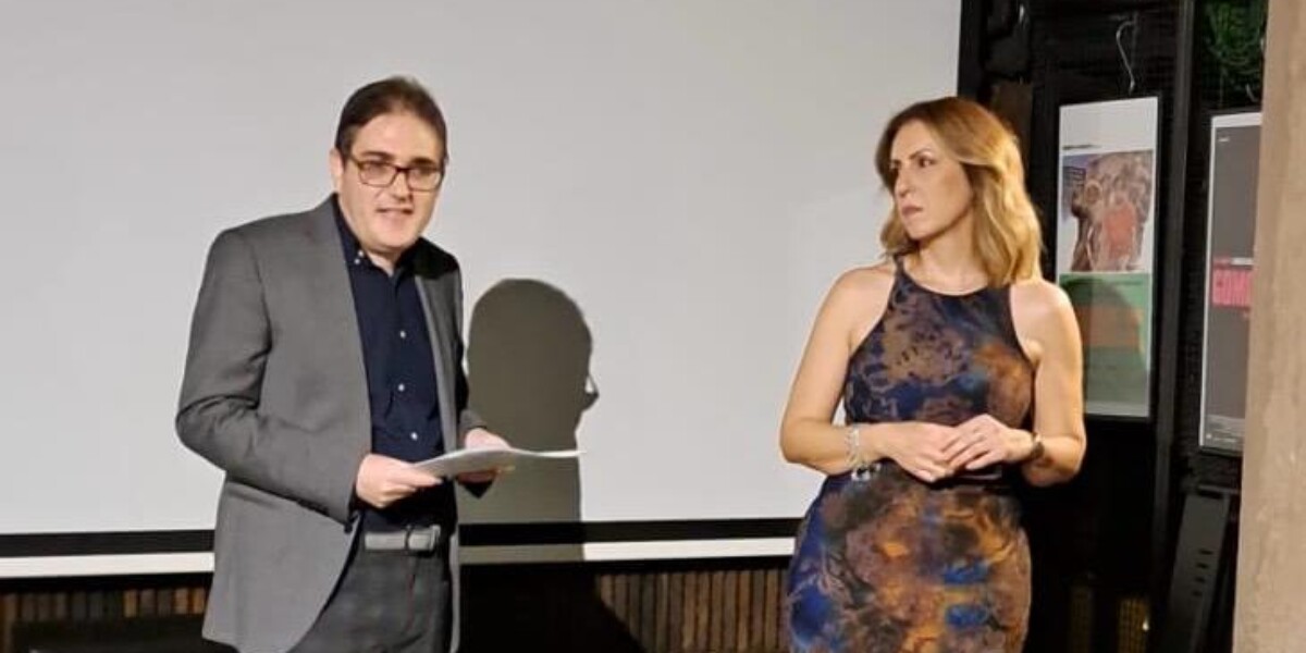 «Beyond the reflection», when love becomes a prison: the short film by Elvira Gigante