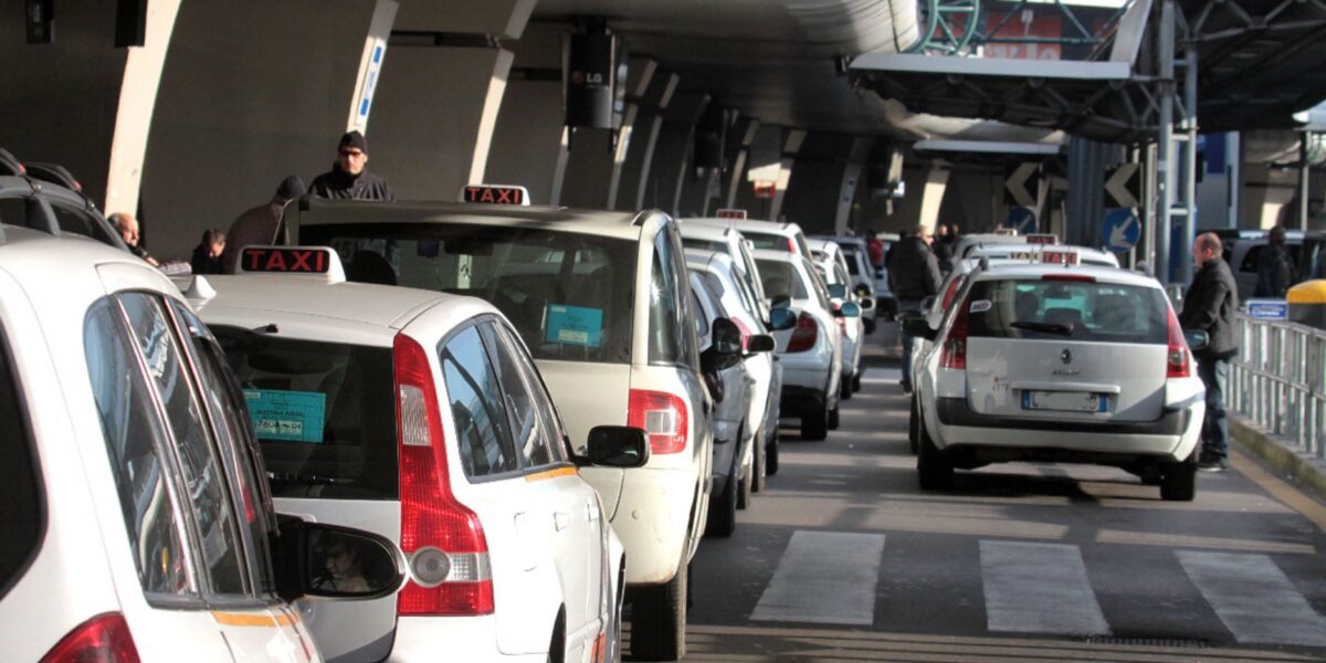 Dear fuel, after the trucks the taxi drivers also take to the streets: a strike cannot be ruled out
