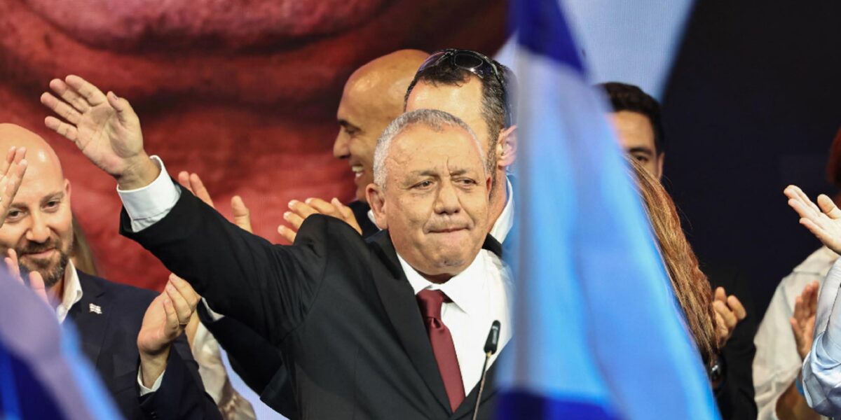 Israel, Netanyahu ahead but without a majority: 53 seats against Eisenkot's 48, now the game passes to Herzog