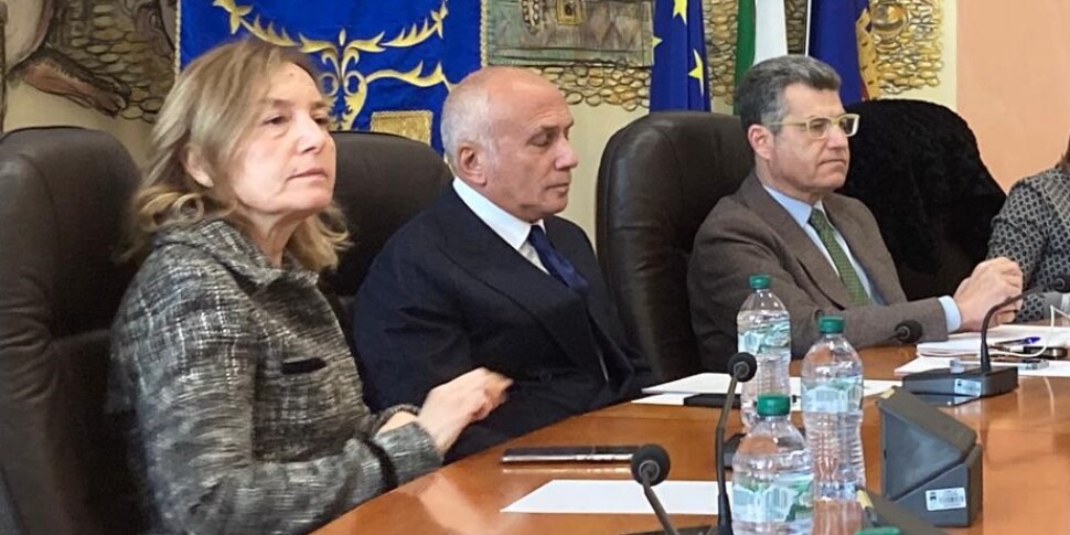 Cosenza, the Democratic Party in chaos welcomes Stefanazzi. Mazzuca "no confidence" in the deputy mayor
