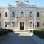 Crotone, police forces in the Pitagora high school due to the number of students on strike: the police commissioner distances himself