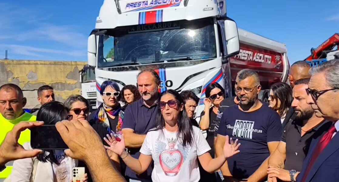 Dear fuel, the Tyrrhenian Sea is boiling. In San Lucido also the fishermen at the garrison: «Ready to go to Rome»
