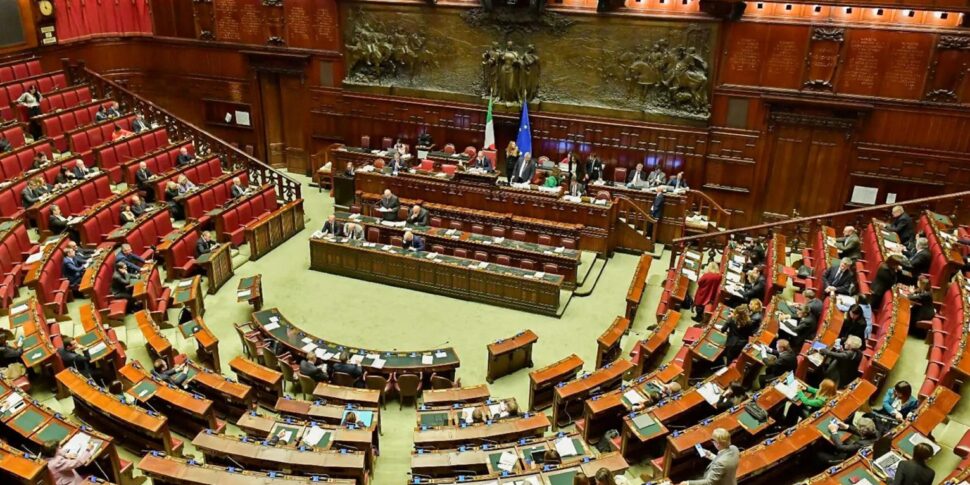 Electoral law, the center-right overcomes the first obstacle of the secret vote without any shocks