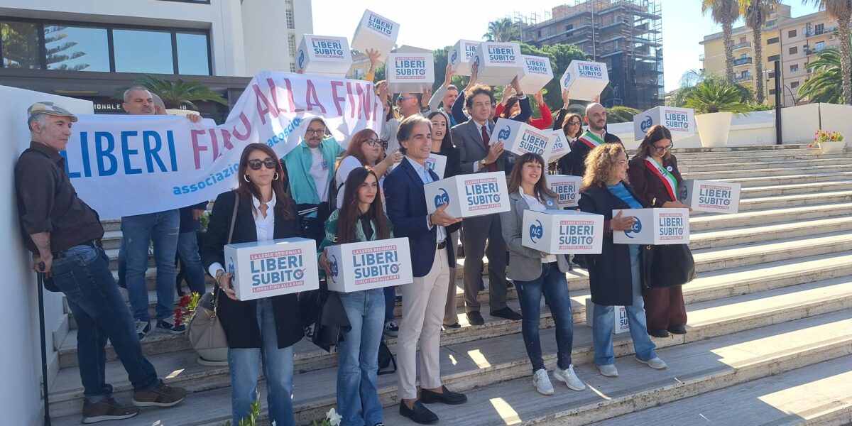 End of life in Calabria: 10,000 signatures deposited. Cappato: «In the South zero cases in 7 years, a turning point is needed»