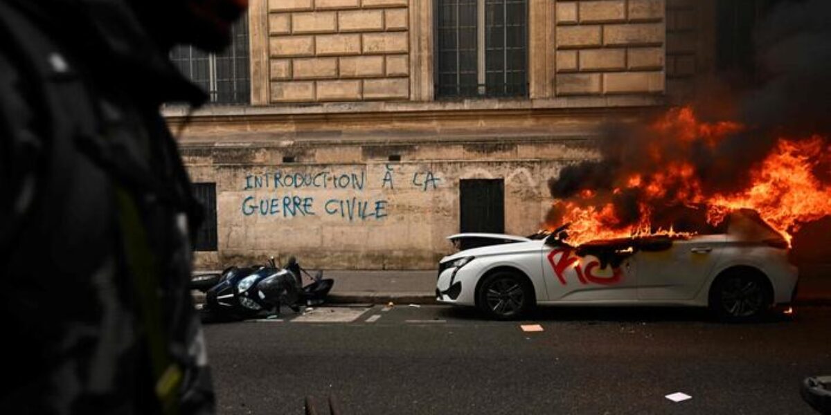 In France 2,000 arrested for violence. Macron will speak to the nation at 8pm