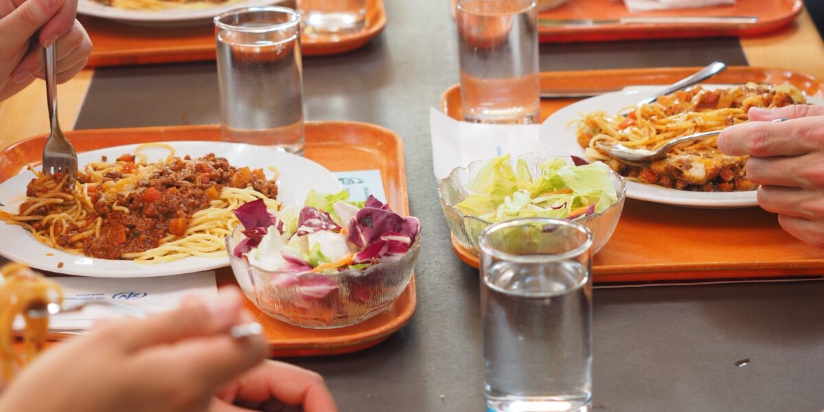 Late or “off menu” meals? The school lunch case breaks out in Reggio