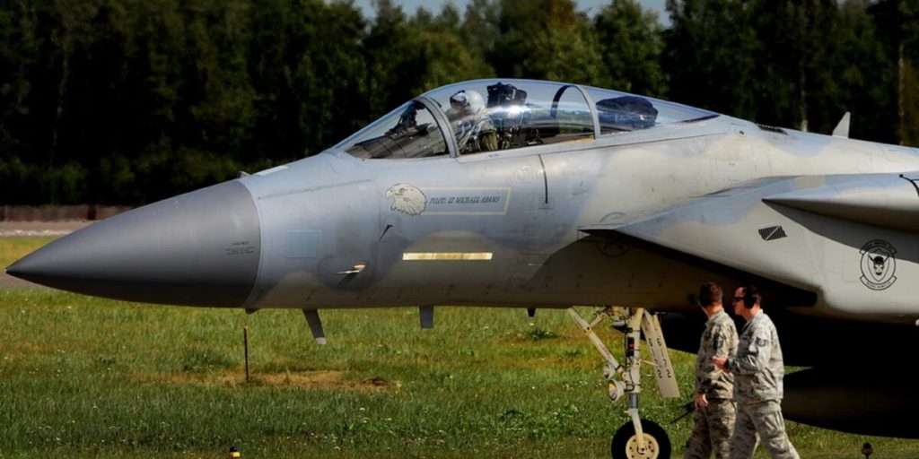 Lithuania, drone alert: Vilnius airport closed, NATO fighters take off. Population invited to seek shelter