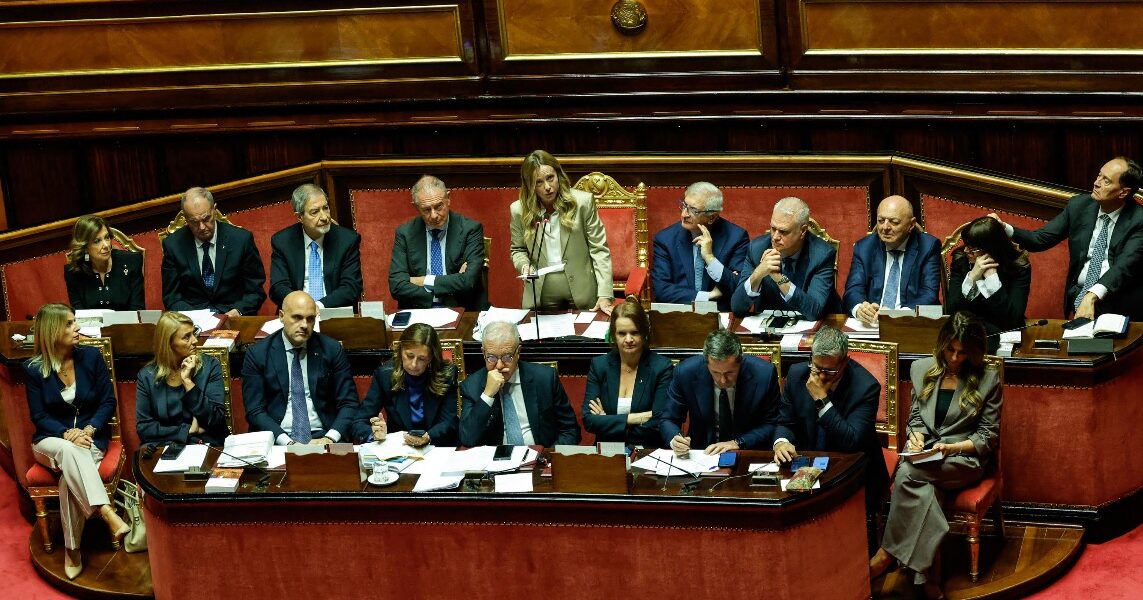 Meloni shocks Parliament on Ukraine: two majority resolutions, Vannacci votes yes to the truce
