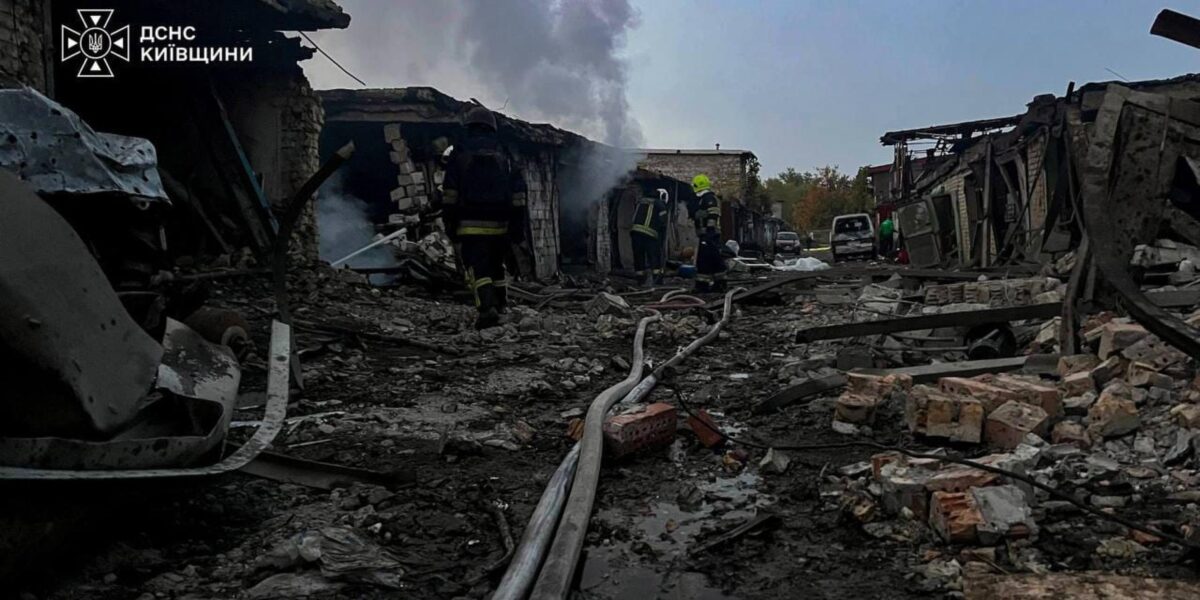 Moscow, Kiev's northern bridge hit: facilitates troop movement. The appeal to diplomats and foreigners: "Leave Kiev"