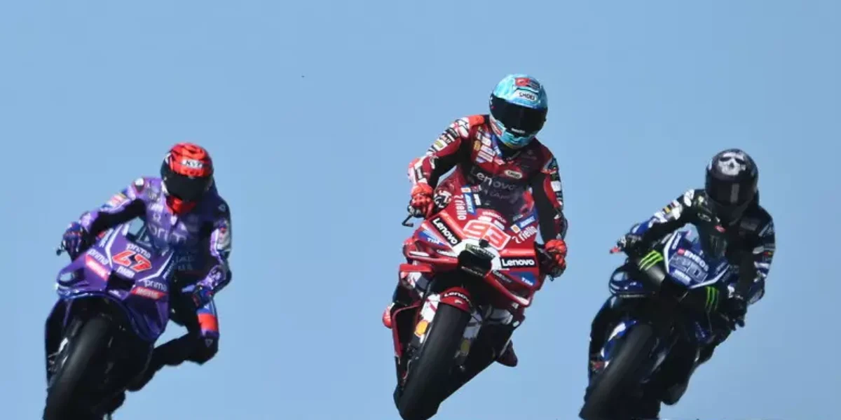 Moto GP Australia, M. Marquez wins the Sprint Race and returns to the lead of the World Championship. Fracture for Martin, he won't run tomorrow