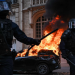 Paris, tear gas and charges at demonstrations against the high cost of living: 61 people arrested