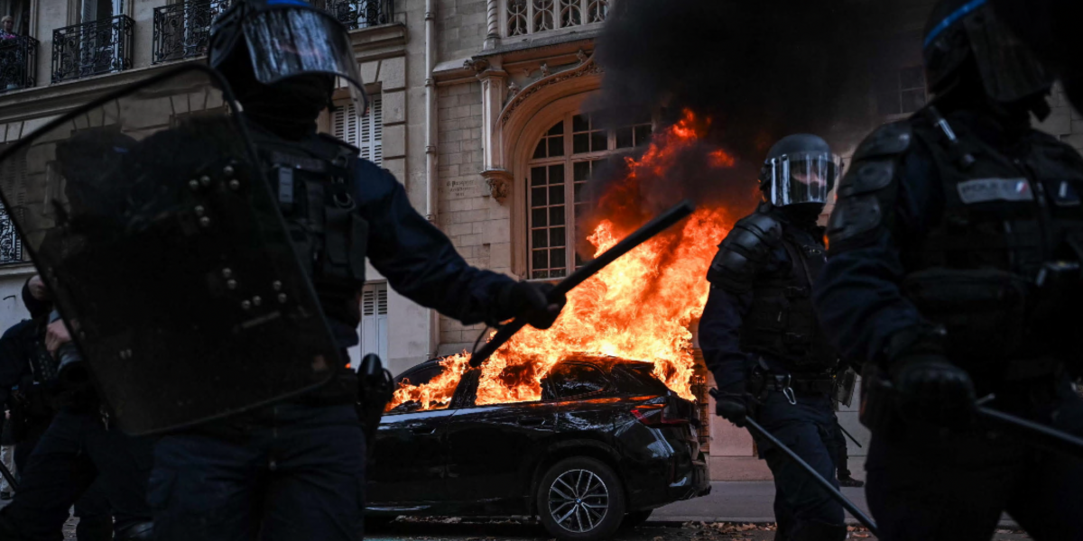 Paris, tear gas and charges at demonstrations against the high cost of living: 61 people arrested