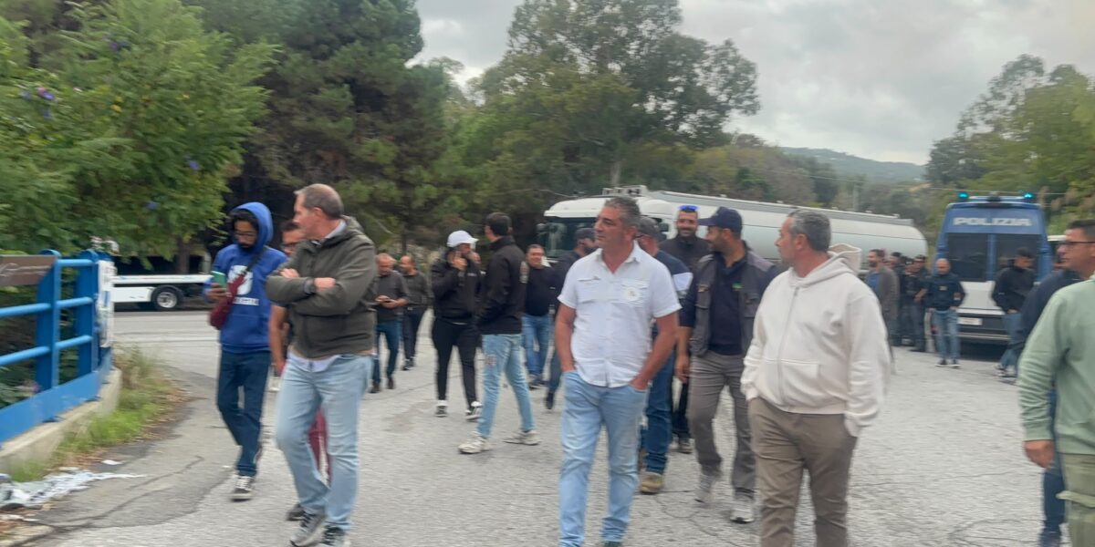 Protesting hauliers, from 16 to 20 October protests and partial blockades on the Ss 18 in the Cosentino area