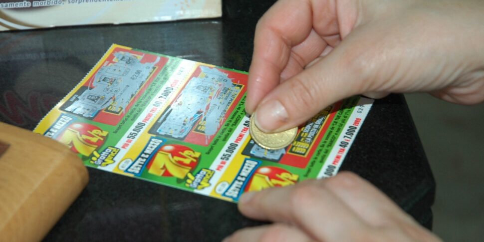Scratch cards scam, seizure of 25 million from 5 former employees of a dealership. Seals on properties also in Reggio Calabria